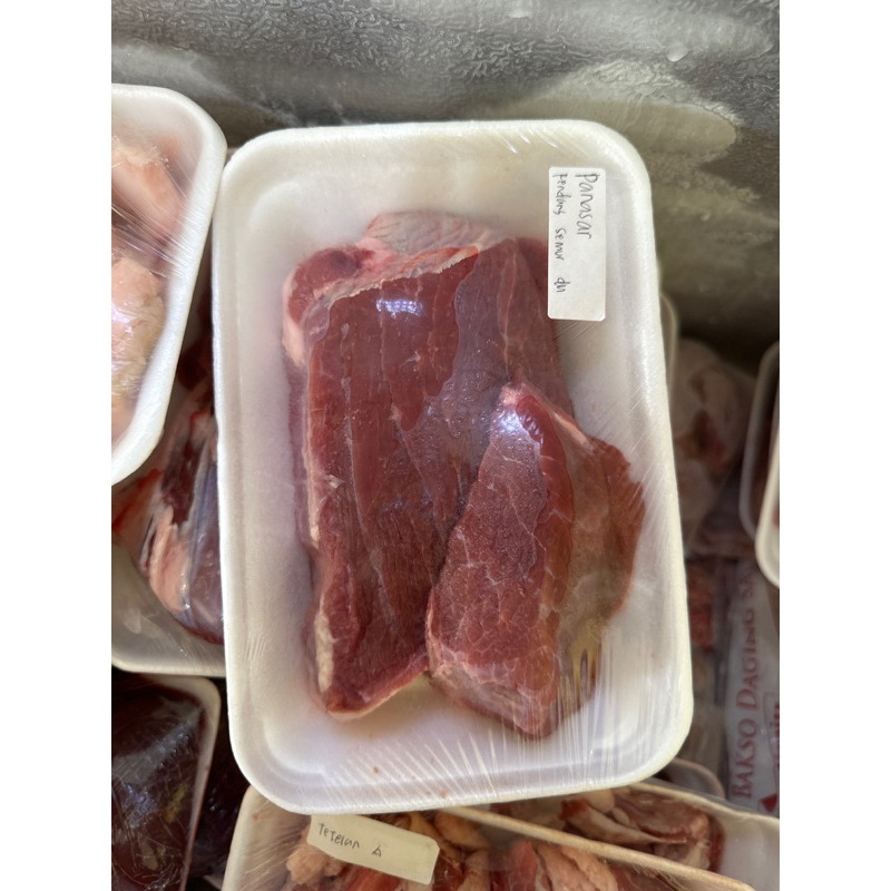 

daging panasar/paha. kualitas 1 untuk rendang, semur, soto, dendeng.