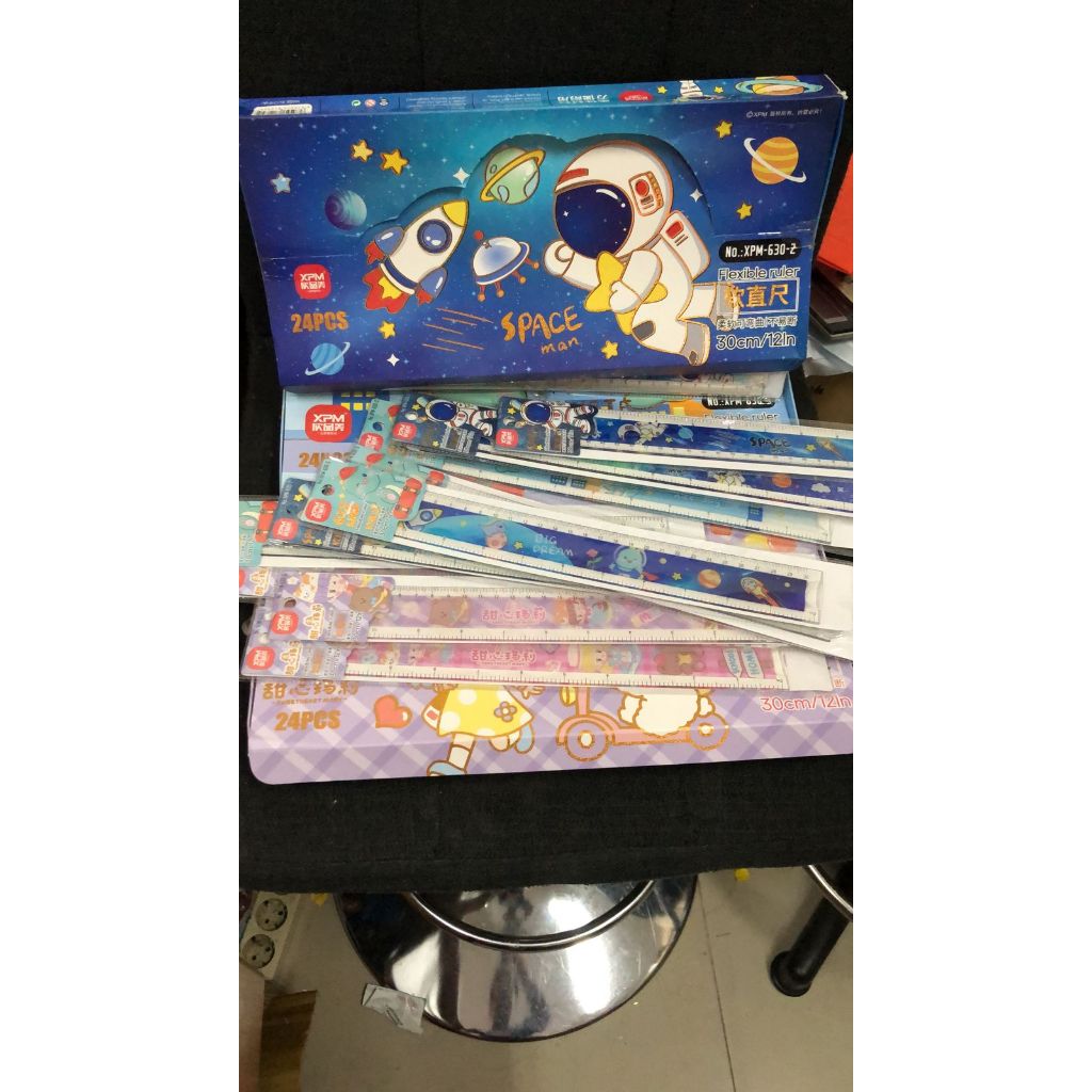 

penggaris lentur merek xpm Yosep 30 cm gambar astronot / momo / dino satuan anti patah