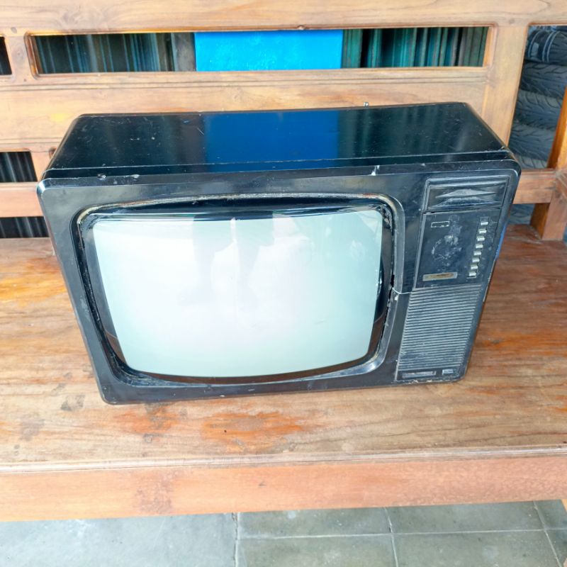 tv antik jadul sharp