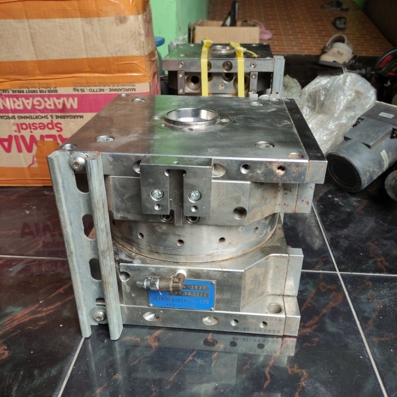 MESIN INJEKSI MATRAS BEKAS MESIN INJEKSI MESIN INDUSTRI SEIKOH GIKEN Co., LTDMADE IN JAPAN