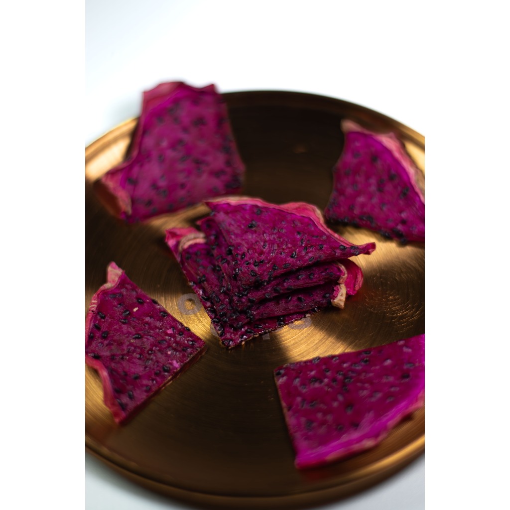 

Garnish Buah Kering Naga Merah Cripswana - Triangle Cut