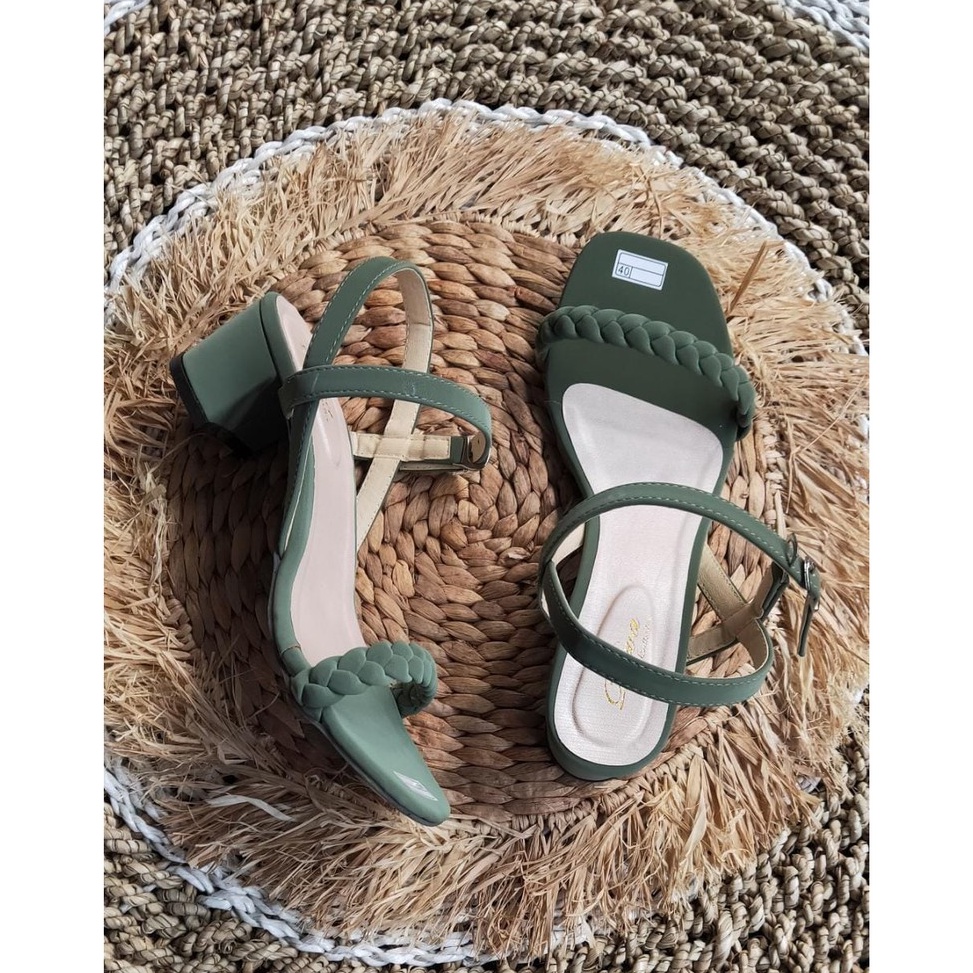 MNQ822  J 1 HAK TAHU FANIA