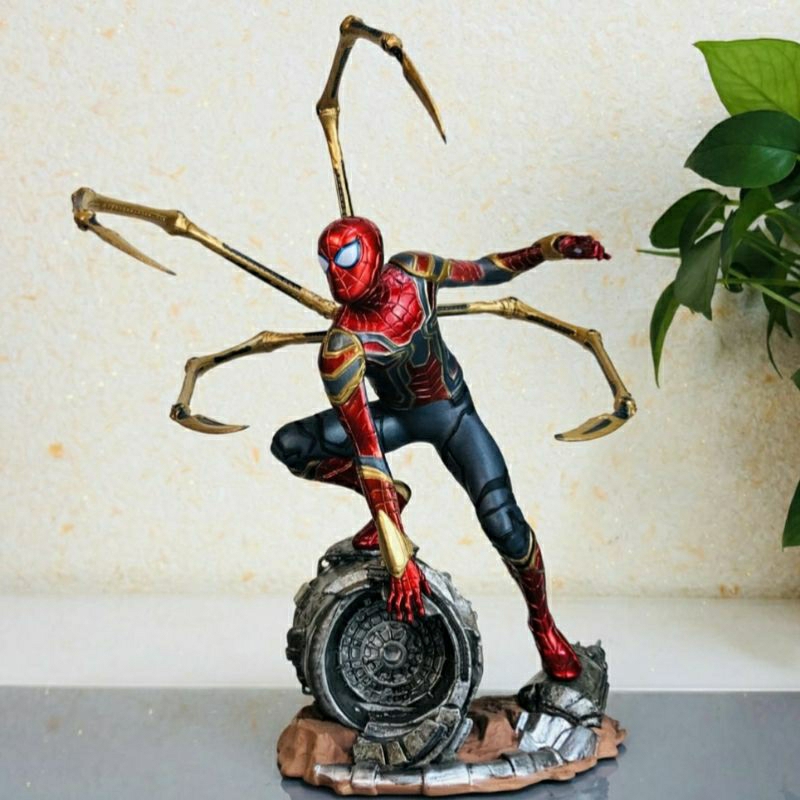 Action Figure statue Spiderman Iron Spider ARTFX marvel avengers