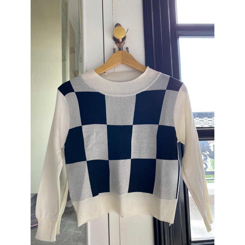 Preloved Sweater rajut motif kotak kotak checker