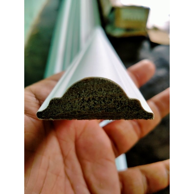 Lis moulding PVC  panjang 2 meter