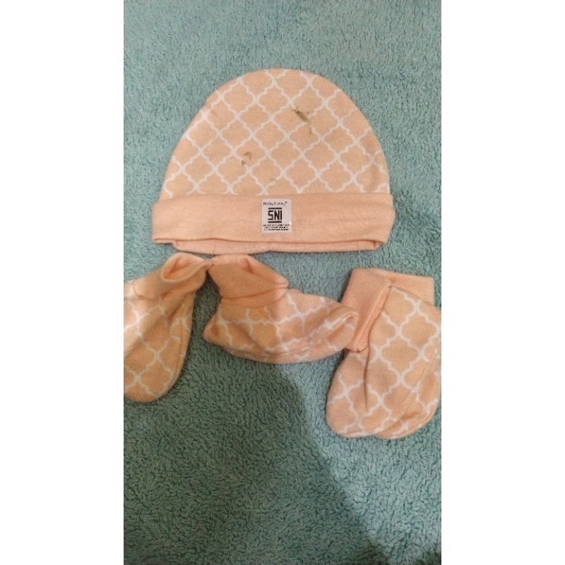 set sarung tangan kaki topi baby lucky
