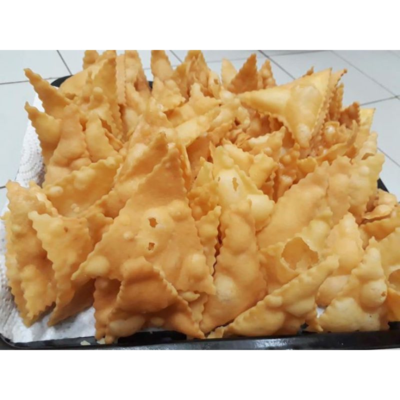 

KERIPIK PANGSIT/ KRIPIK BAWANG / KRIPIK MUMBAY 250gram