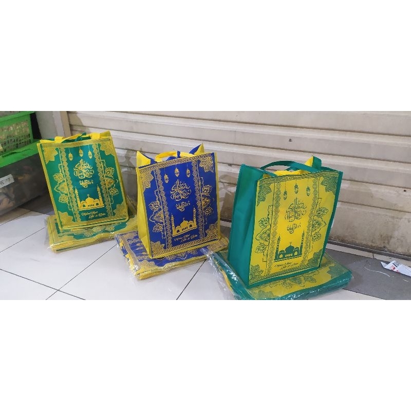 

Tas lebaran jahit isi 12pcs terlaris dan murah(30*15*38)