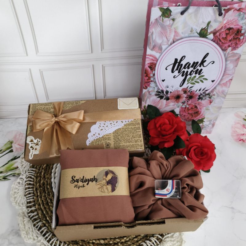 Cuci Gudang Hampers Hijab Bella Square / Gift Box Aesthetic / Hampers Hijab Segi Empat /Kado Ulang