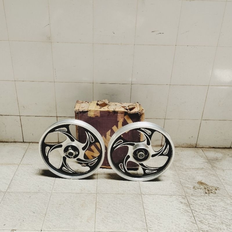 Pelk racing velk racing velg racing satria 2tak tornado shogun110 hitam crom