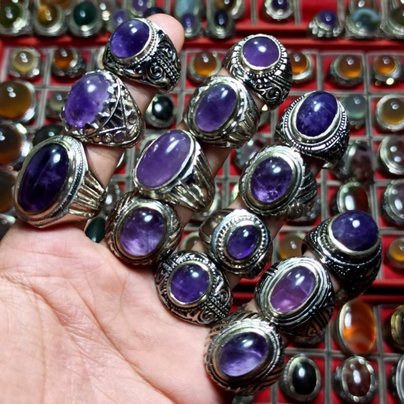 BATU KECUBUNG AMATIS