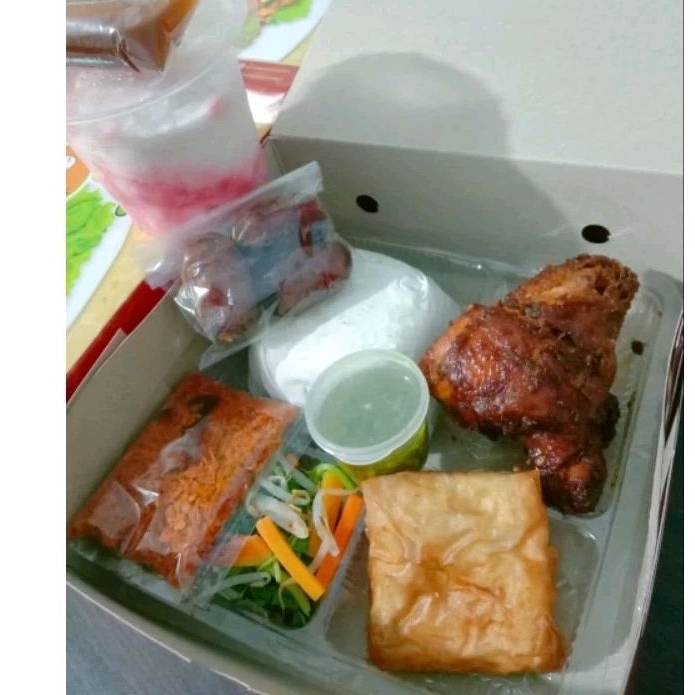 

Paket nasi box/paket nasi box murah/takjil buka puasa/Takjil /Takjil Ramadhan
