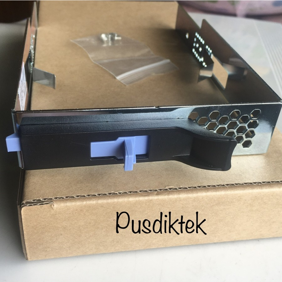 Bracket tray caddy hdd ibm 3.5" PN: 69Y5342 X3300 M4 X3250 X3650 M5