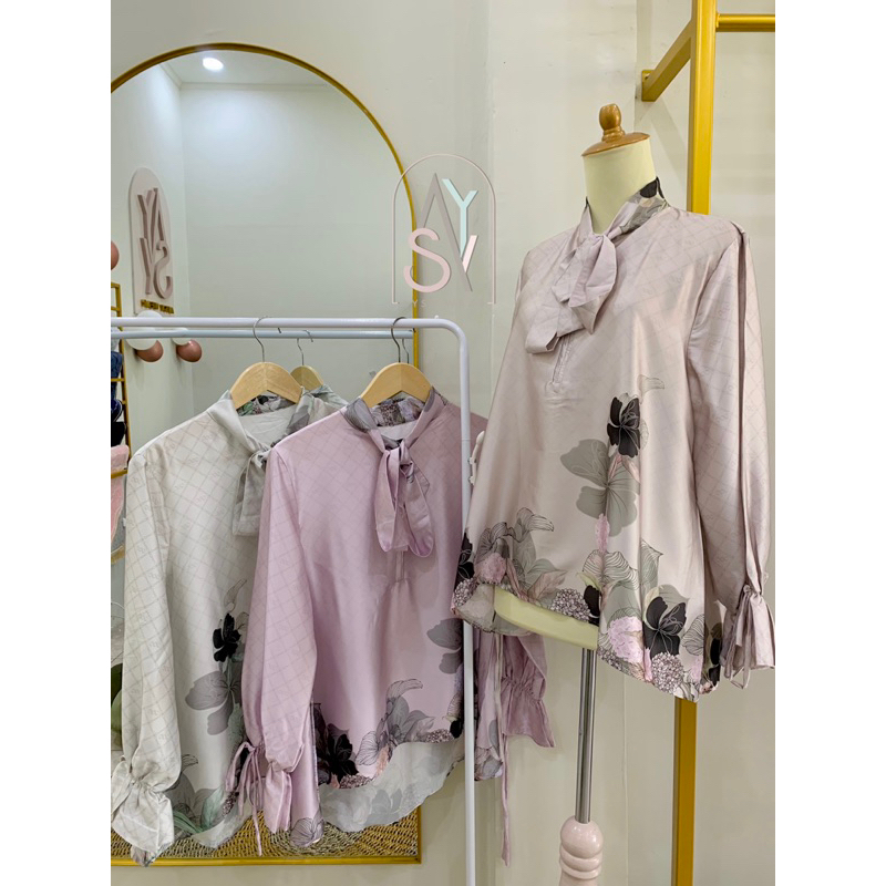 Blouse Armani Silk Motif Bunga