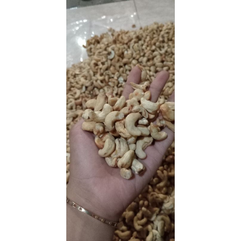 

KACANG MEDE/METE, MENTOR, OKER KUALITAS UTUH SULAWESI KEMASAN 500GR DAN 1KG