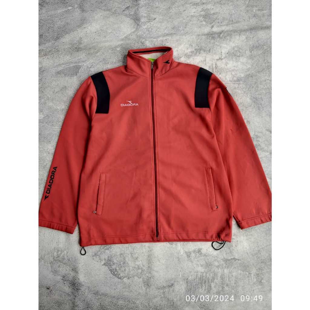 Tracktop diadora merah