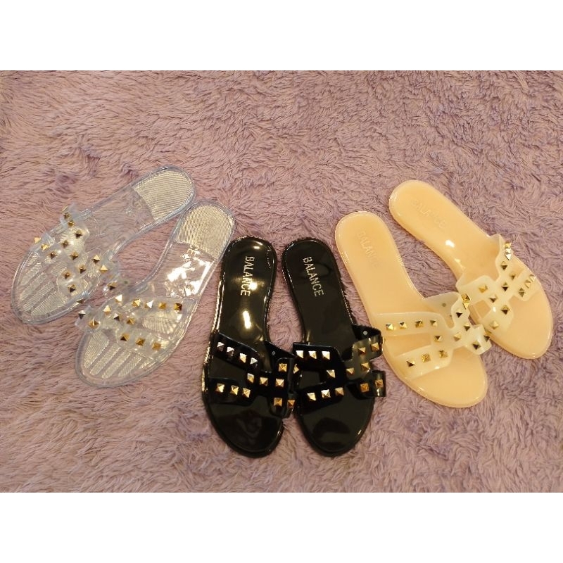 sendal balance wanita