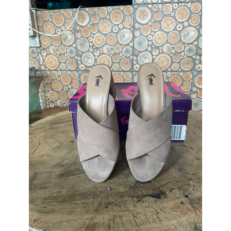 Preloved sandal payless merk Fioni