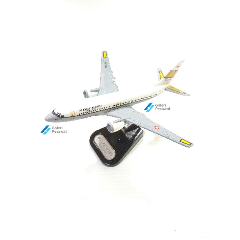 Miniatur Replika Pesawat TNI AU B737-400