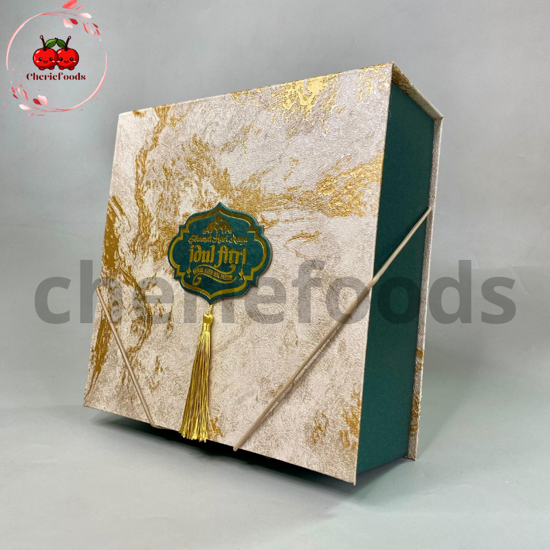 

Box Lebaran 4 Toples 250Gr Kunci Tali Karet / Box Kue Kering 22x22 CM