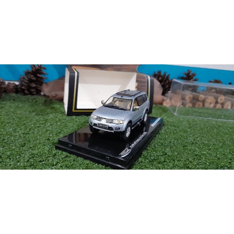 Diecast Miniatur Mitsubishi Pajero skala 1:43