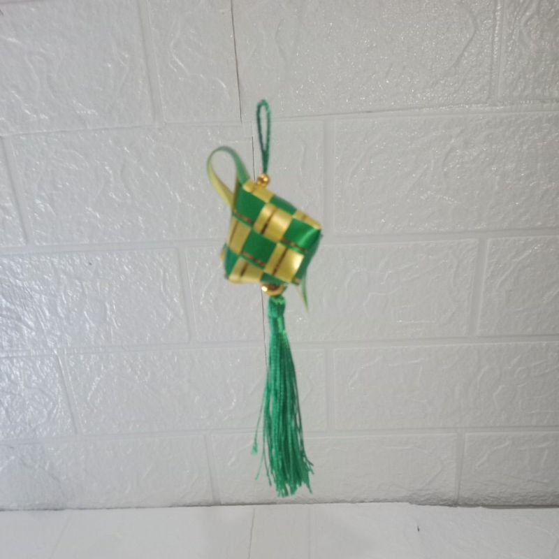 

HIASAN GANTUNGAN KETUOAT LEBARAN UKURAN MINI ISI 1 PCS