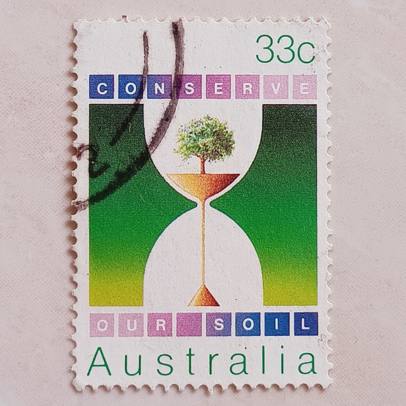

(AD) Perangko Australia 1985 Environmental Protection - Tree, and Soil Running Through Hourglass (soil) 33 c Used