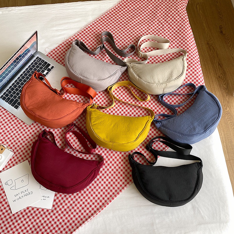 Tas Selempang Wanita Half Moon Bag Waist Bag Sling Bag Halfmoon Tas Bahu Tas Uniqlo