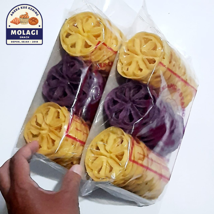 

Kue Kembang Goyang Manis Gurih (isi 27 pcs) - Molagi Snack
