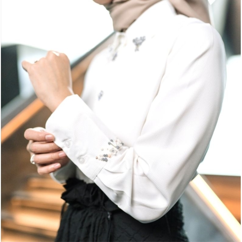 EFRA TOP BROKEN WHITE JENNA AND KAIA