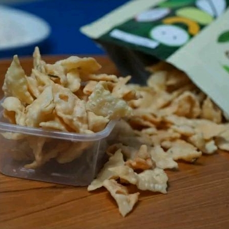 

keripik pangsit bawang 150gr