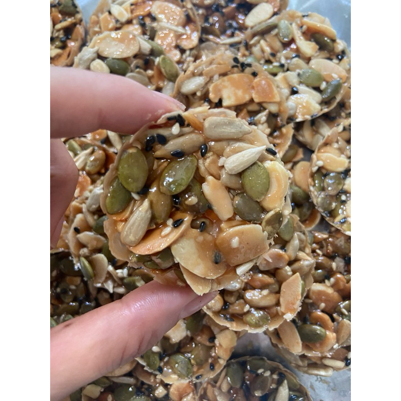 

florentine cookies ( caramel cookies nuts )