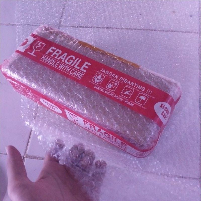 

bubble wrap untuk tambahan packing.