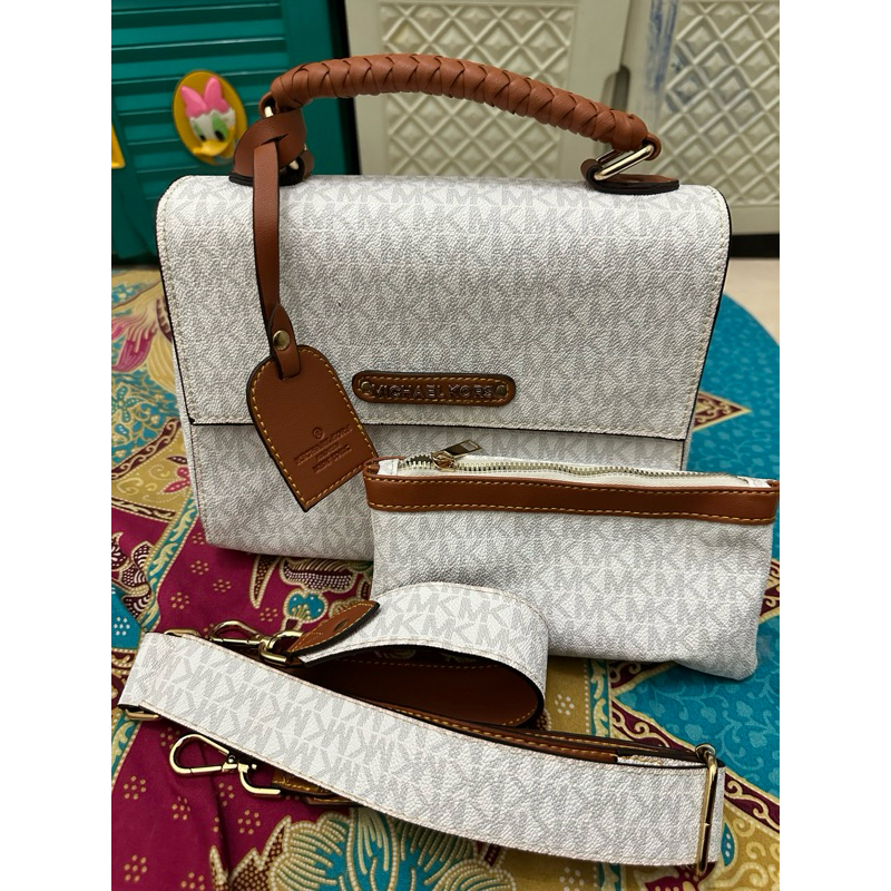 tas M* kw