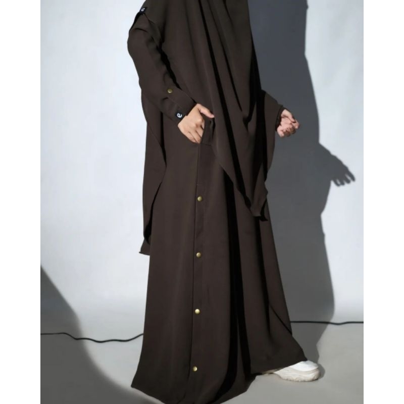 Button up by emica hijab