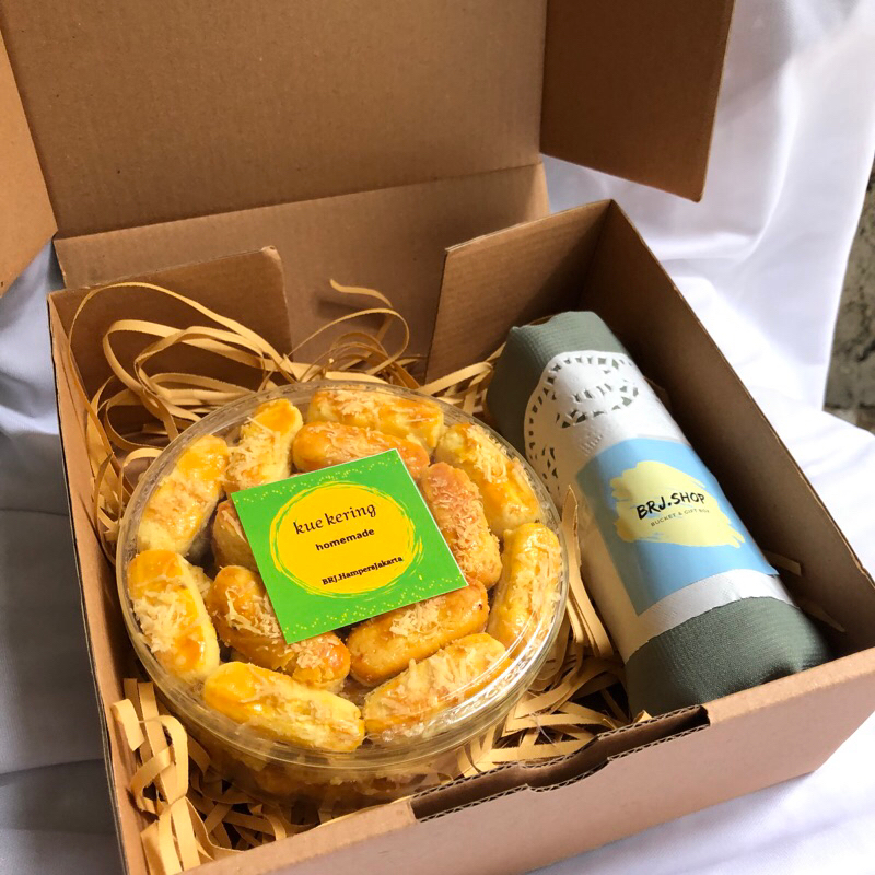 

HAMPERS KUE KERING HIME MADE 250gr & HIJAB LEBARAN IDUL FITRI