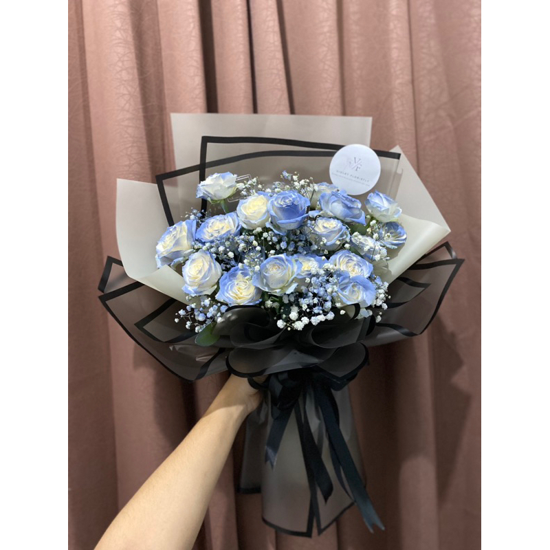 Bouquet 20 stem mawar putih spray biru | Buket mawar biru putih | Buket mawar asli | Buket bunga segar | Buket wisuda | Buket bunga murah