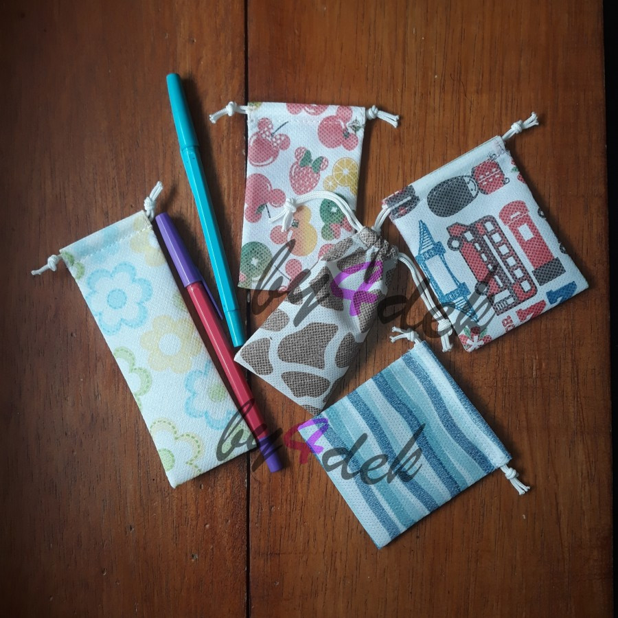 

Kantong Motif Ukuran Kecil Mix Muat Koin Manik Aksesoris Souvenir. K55