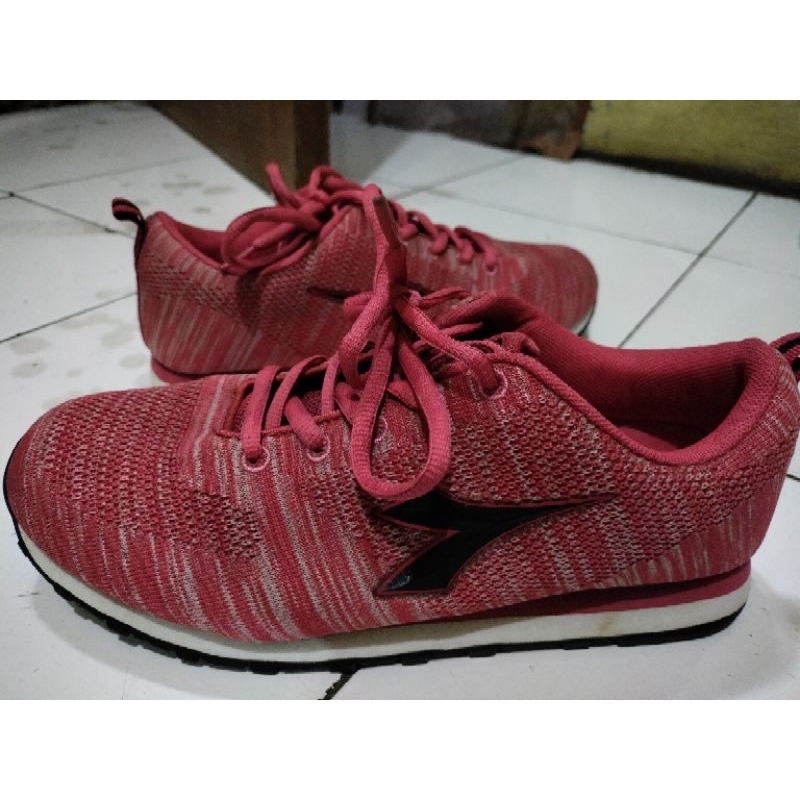 preloved/ second sepatu running diadora original