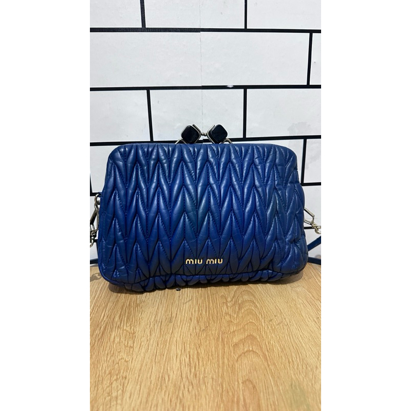 preloved MIUMIU kiss lock original