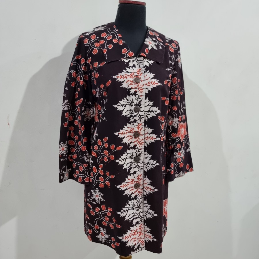 Baju Blus Atasan Wanita Murah Lengan Panjang Kerah Hitam Merah Putih Motif Batik Bunga Ukuran XL Baj