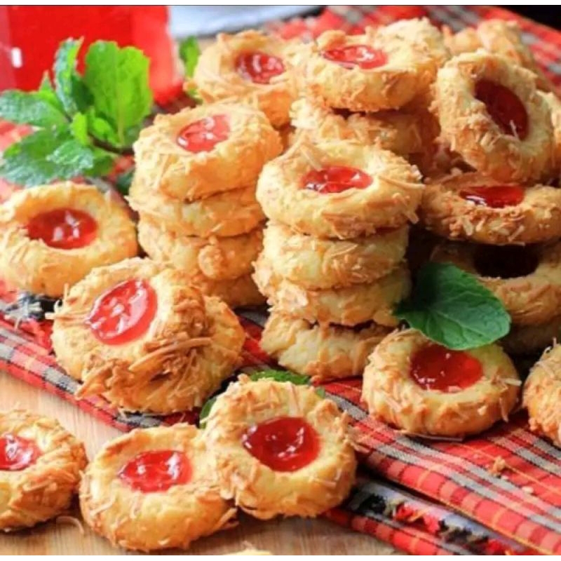 

KUE THUMPRIT STRAWBERRY