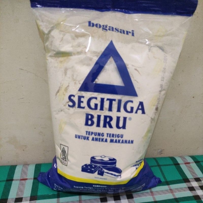 

Tepung segitiga biru