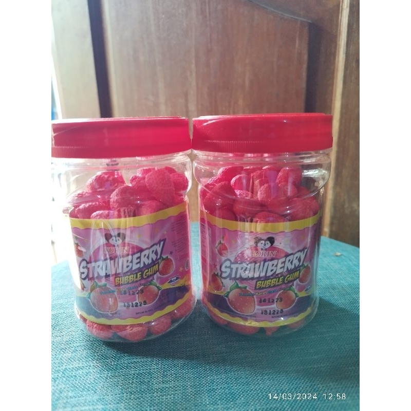 

korin Permen strwberry bubble gum isi 100 pcs