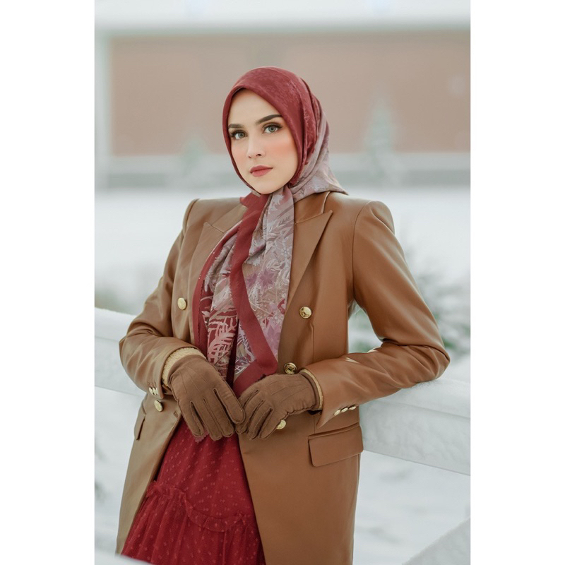 Buttonscarves Beauty Frozen series Brunete Quarry