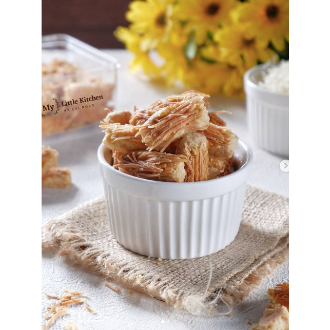 

KUE KRING/KAASTENGELS/KUE LEBARAN/KUE NATAL/KUE IMLEK/KEMASAN TOPLES 500GR/RENYAH/CHEESY