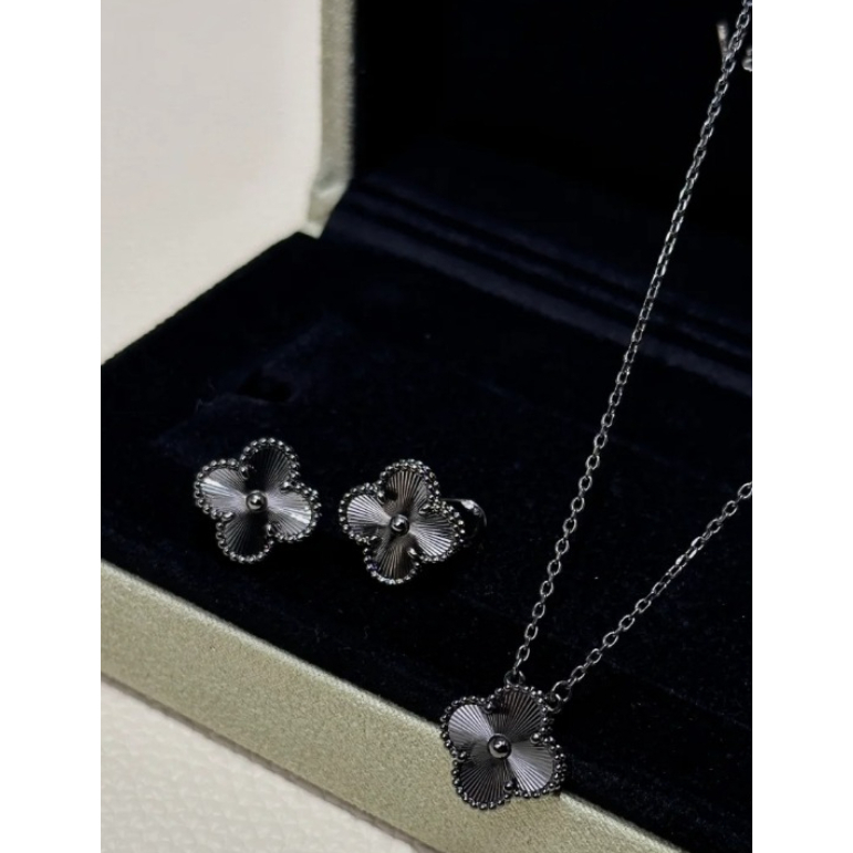 Real Gold 17K Five Flower Black Necklace Bracelet Earrings Combination