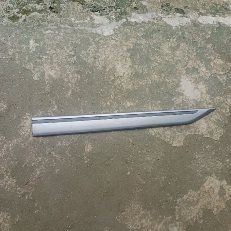 Lis body pintu samping depan kiri Terios Rush