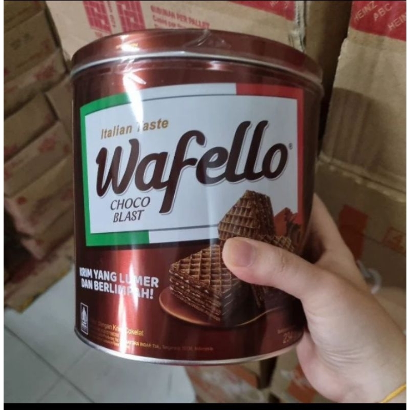 

wafello wafer kaleng 234gr chocoblast caramel