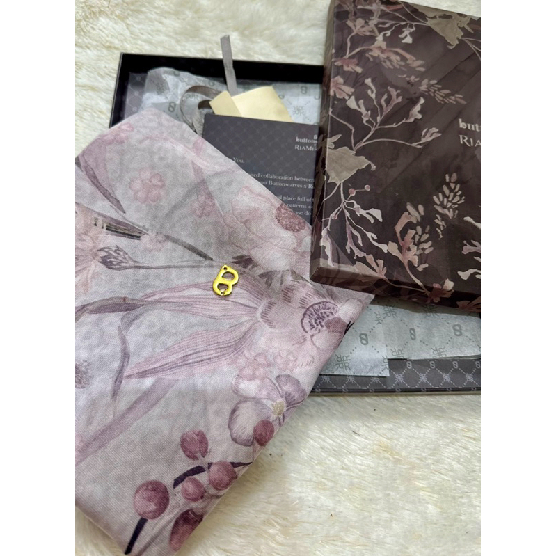 PRELOVED: Buttonscarves X Indah Nada Puspita: The Nada Series - Dis